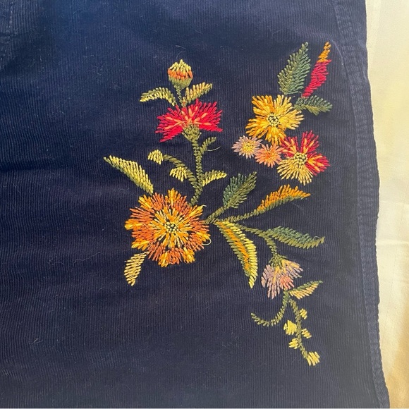 Women’s Mossimo Supply Co. blue corduroy mini skirt sizs 6 w/embroidered flowers - Picture 5 of 7